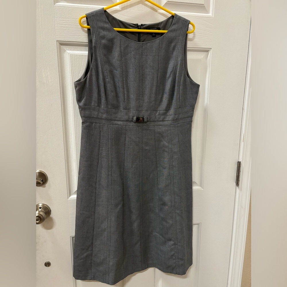 Tahari Arthur S Levine Career Women’s Dress Size 8 Gray Tweed Sleeveless Buckle